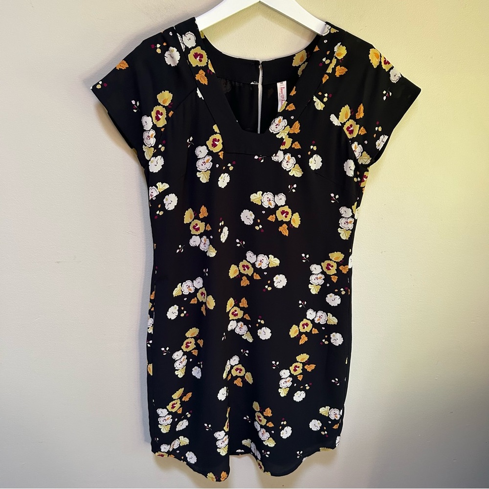 Love Hanna ~new ~Floral Crepe Short Sleeve Dress in XS